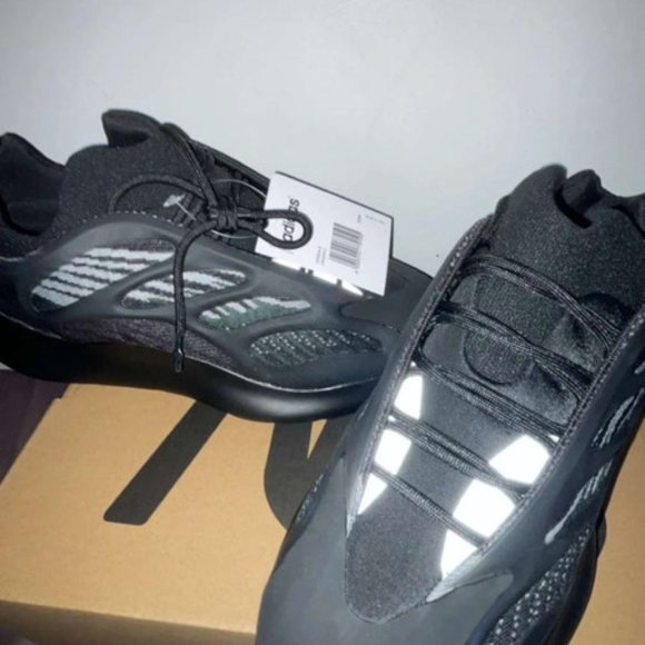 Yeezy 700 v3
